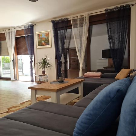 Old Town Road Apartment Karlovac Exterior photo